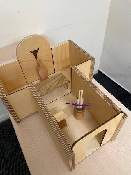 S11 - Synagogue Building & Accessories (Scroll, Urn, Table, Lectern & Jesus)