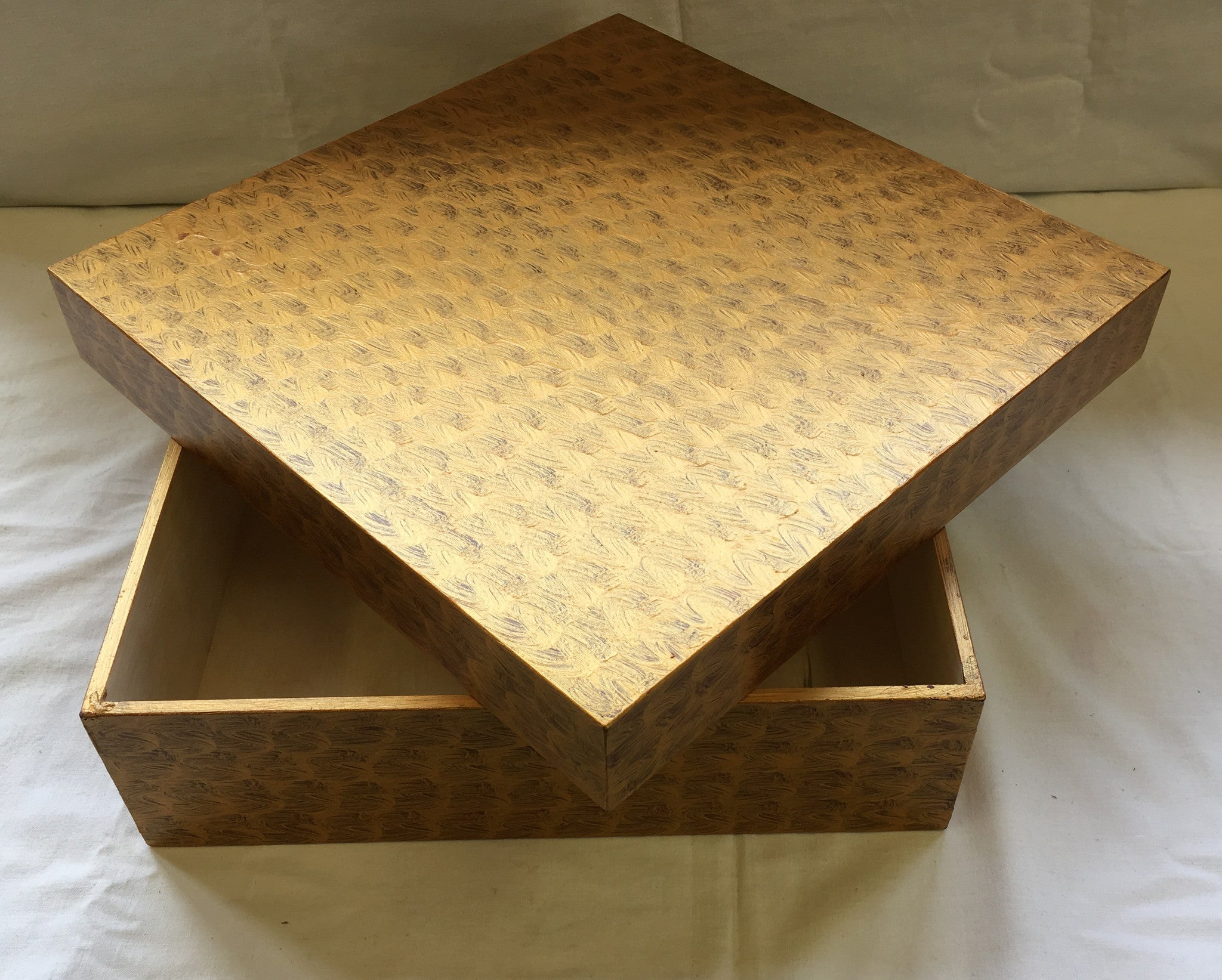 P13 - Distressed Gold Parable Box